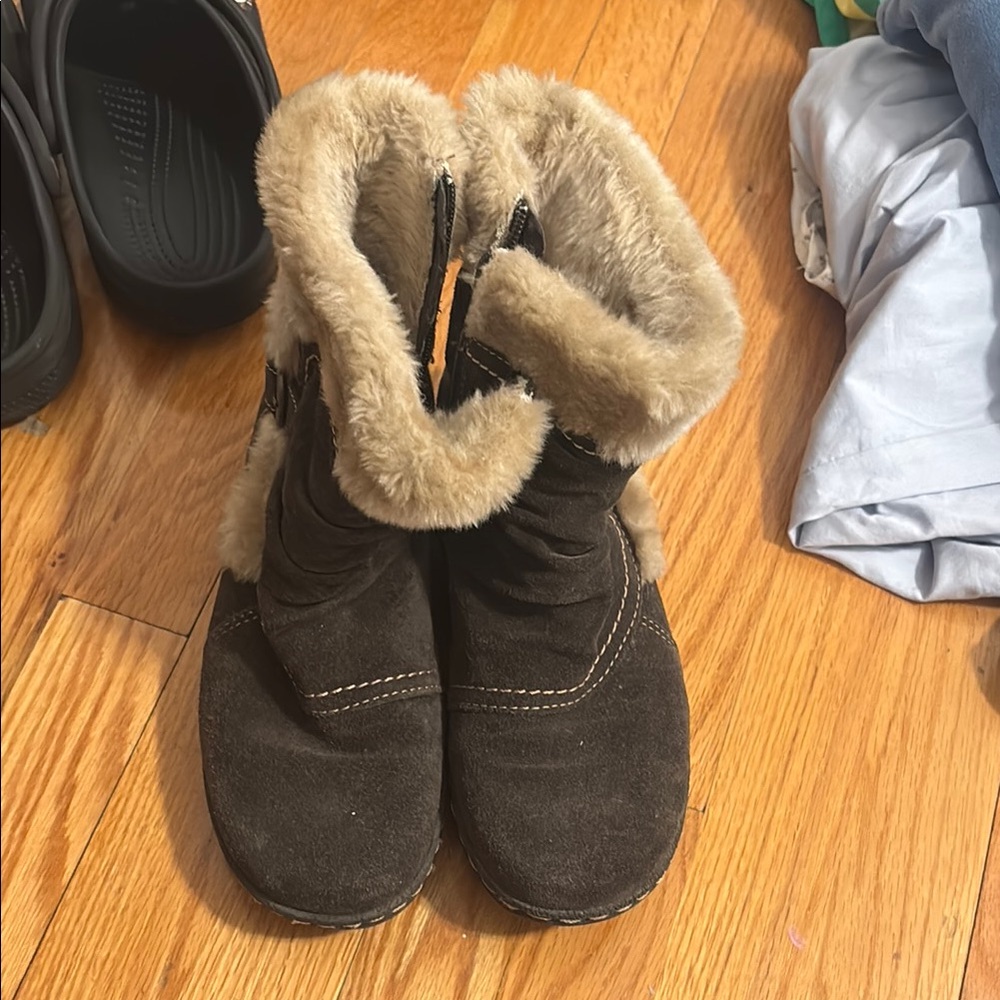 Brown Suede Boots with Faux Fur Lining